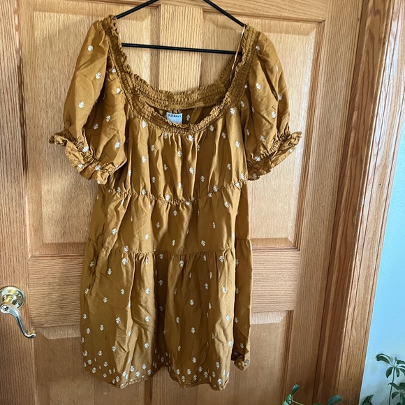 Old Navy Dresses & Skirts - Old Navy mustard colored, short sleeved midi dress